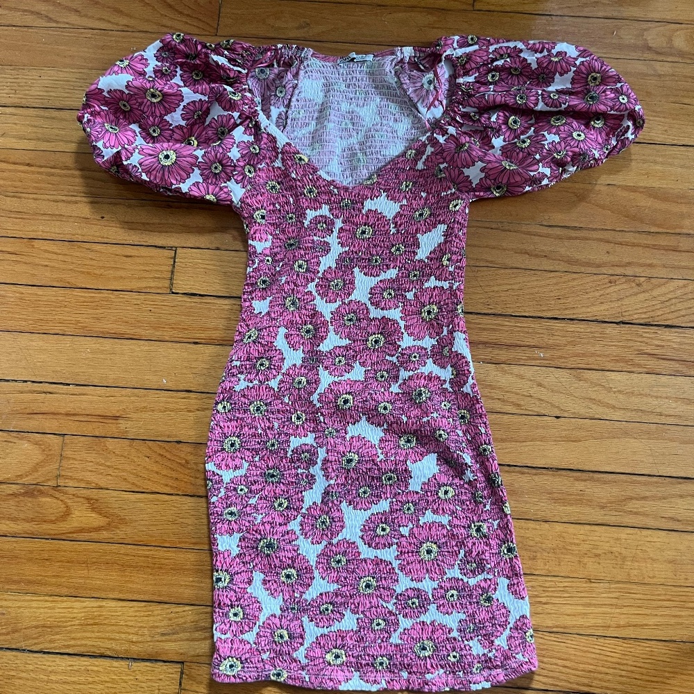 Zara Floral Bodycon Dress with Cap Sleeves- size small